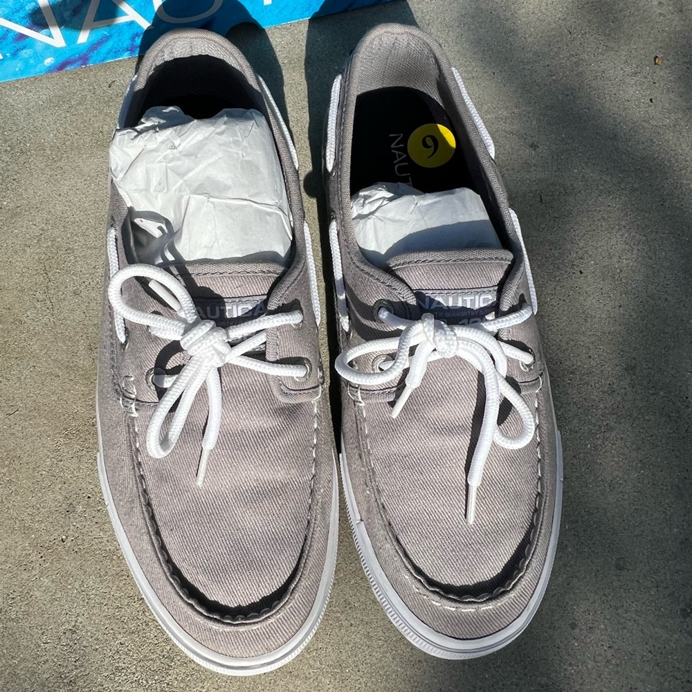 EUC Nautica Size 9 Gray Boat Shoes Worn 2x